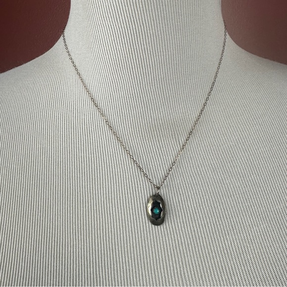 Vintage Native American sterling silver pendant with turquoise stone oval - Picture 2 of 7